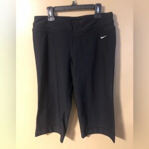 NIKE Solid Black Dri Fit Capri Workout Leggings Pants Size Medium SUNBURST